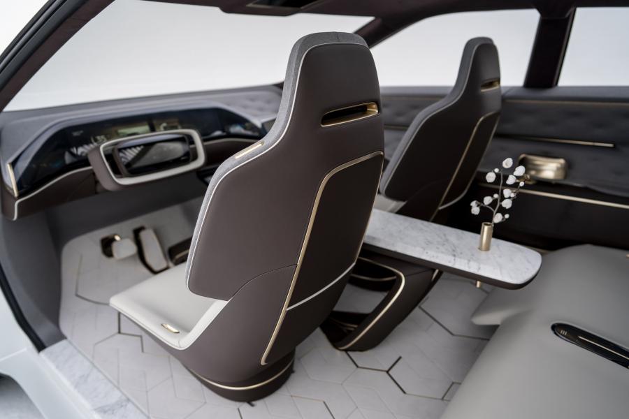 Интерьер Infiniti QX Inspiration 2019 года  (фото 7 из 159)